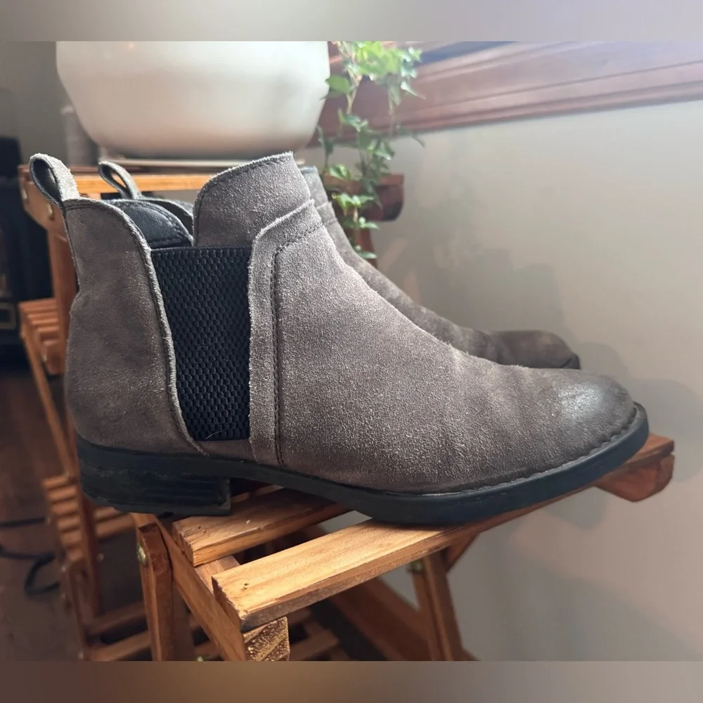 Born Brenta Dark Gray Chelsea ankle Boots 7.5 - Picture 5 of 11